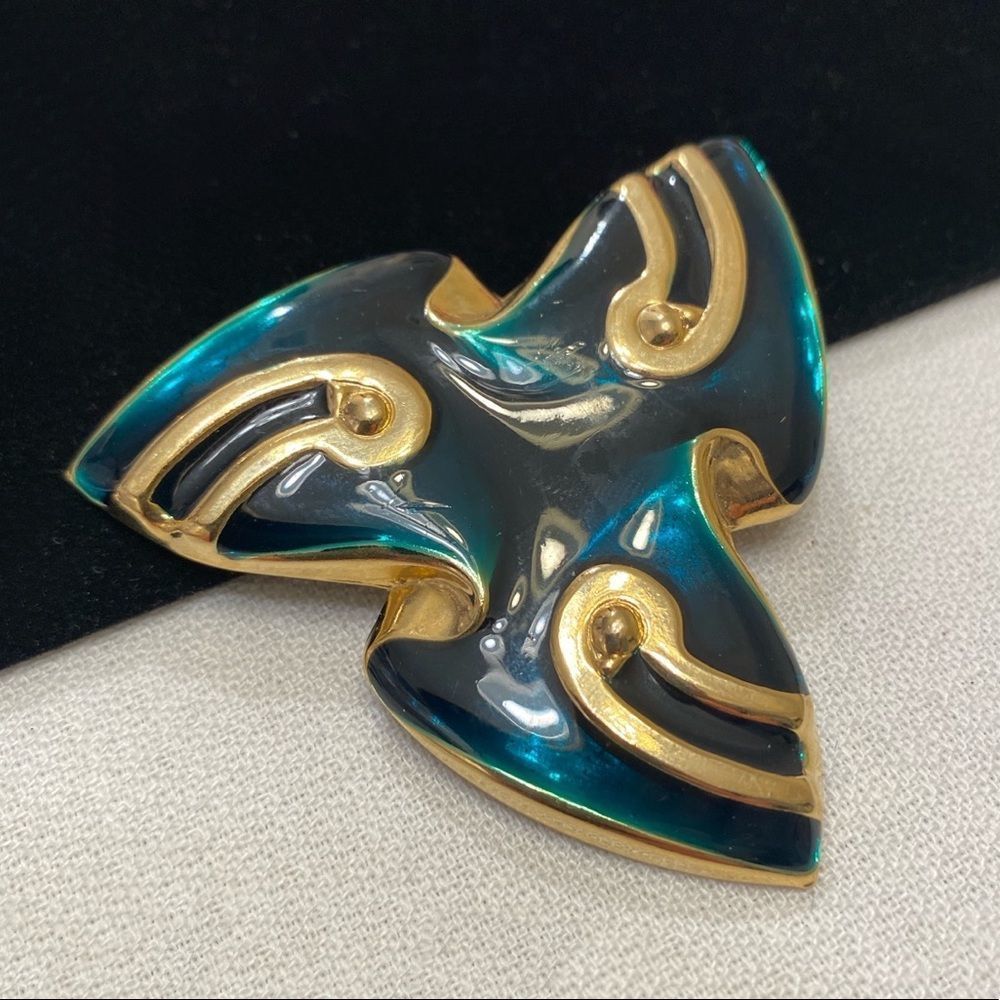 Vintage Gold And Enamel Swirl Brooch - Picture 2 of 12